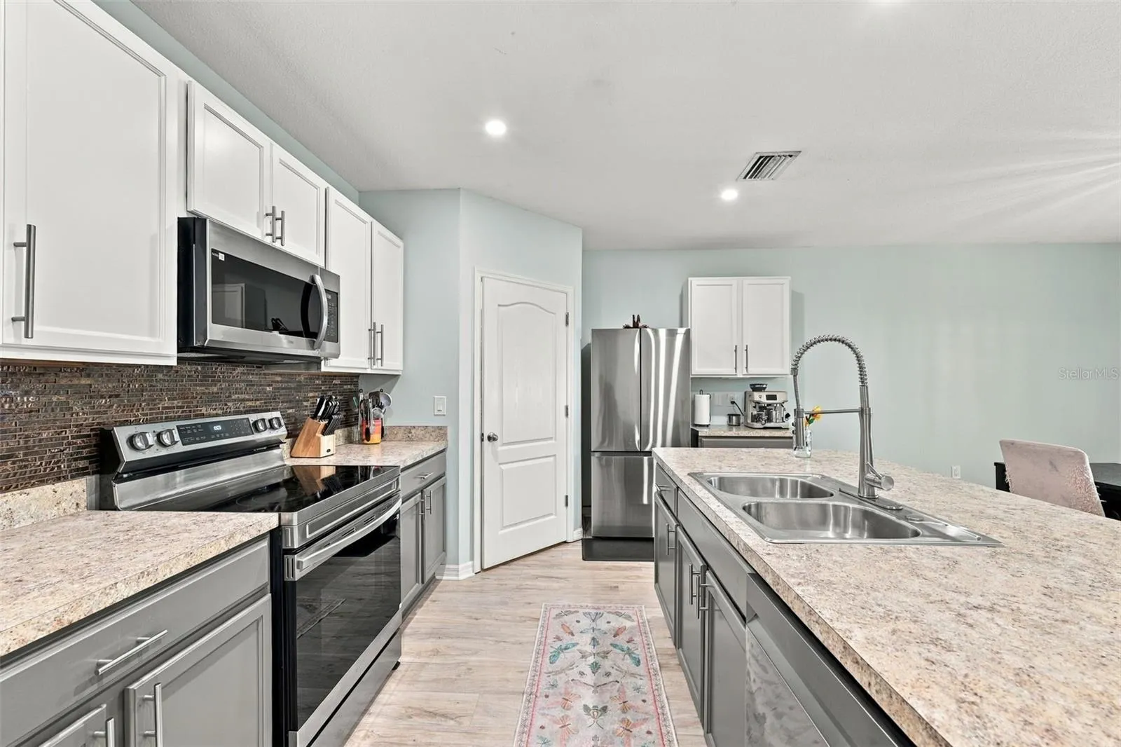 Kitchen with brand new appliances and walk-in pantry