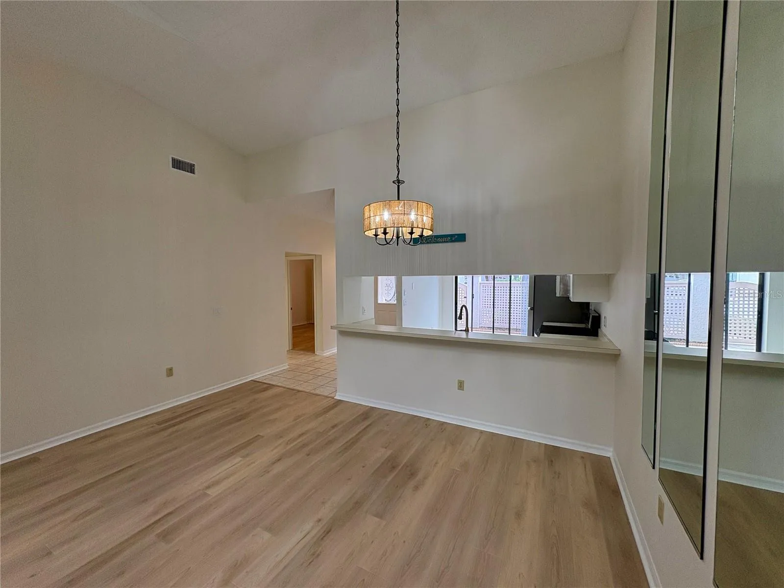 Dining Vacant