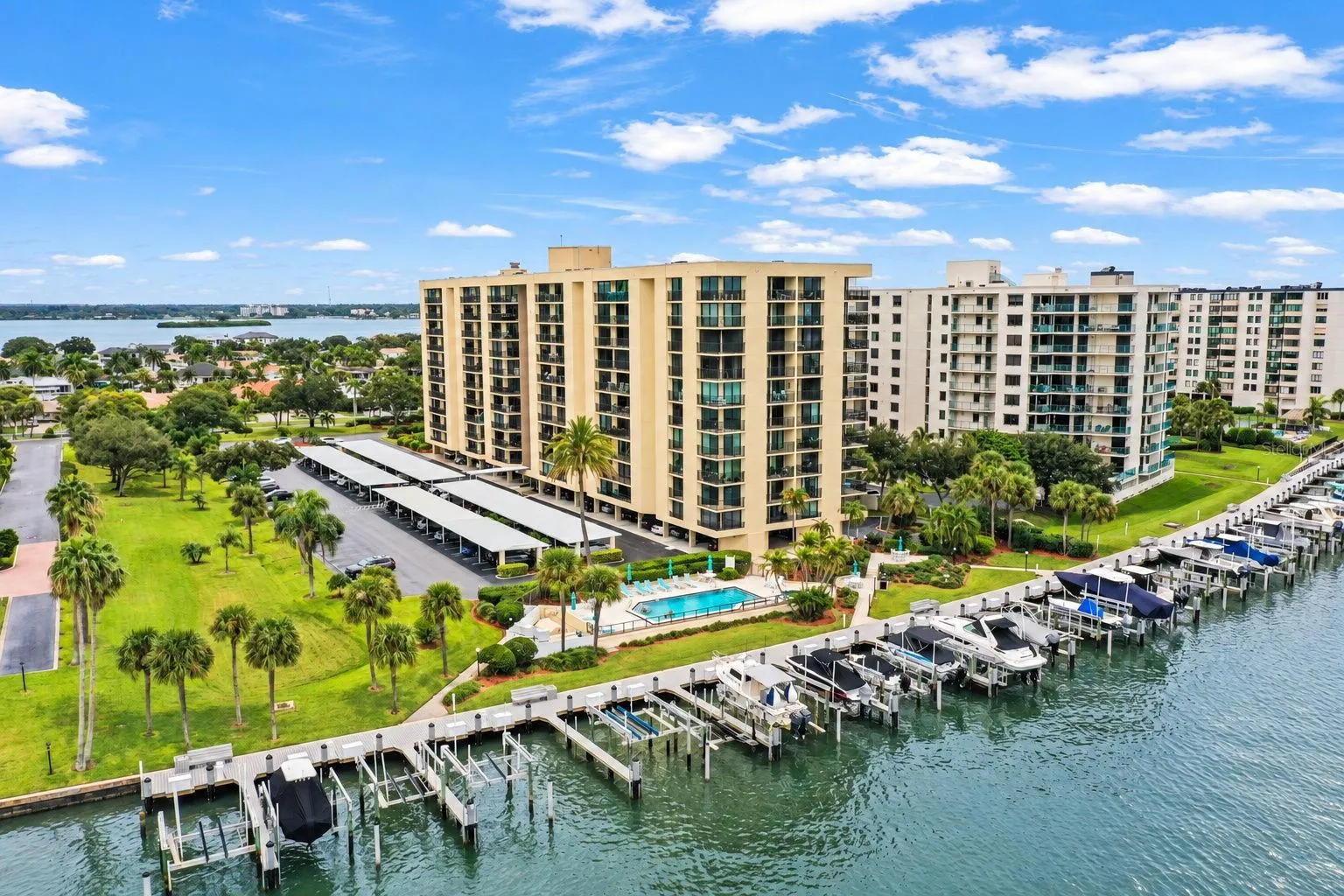 Unit 606 at Island Walk has wide open panoramic views to the water. Beautiful views every room.