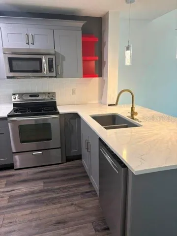 Expanded, level countertop