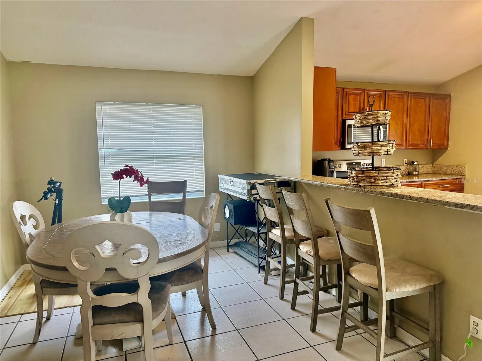 DINING ROOM and BREAKFAST BAR