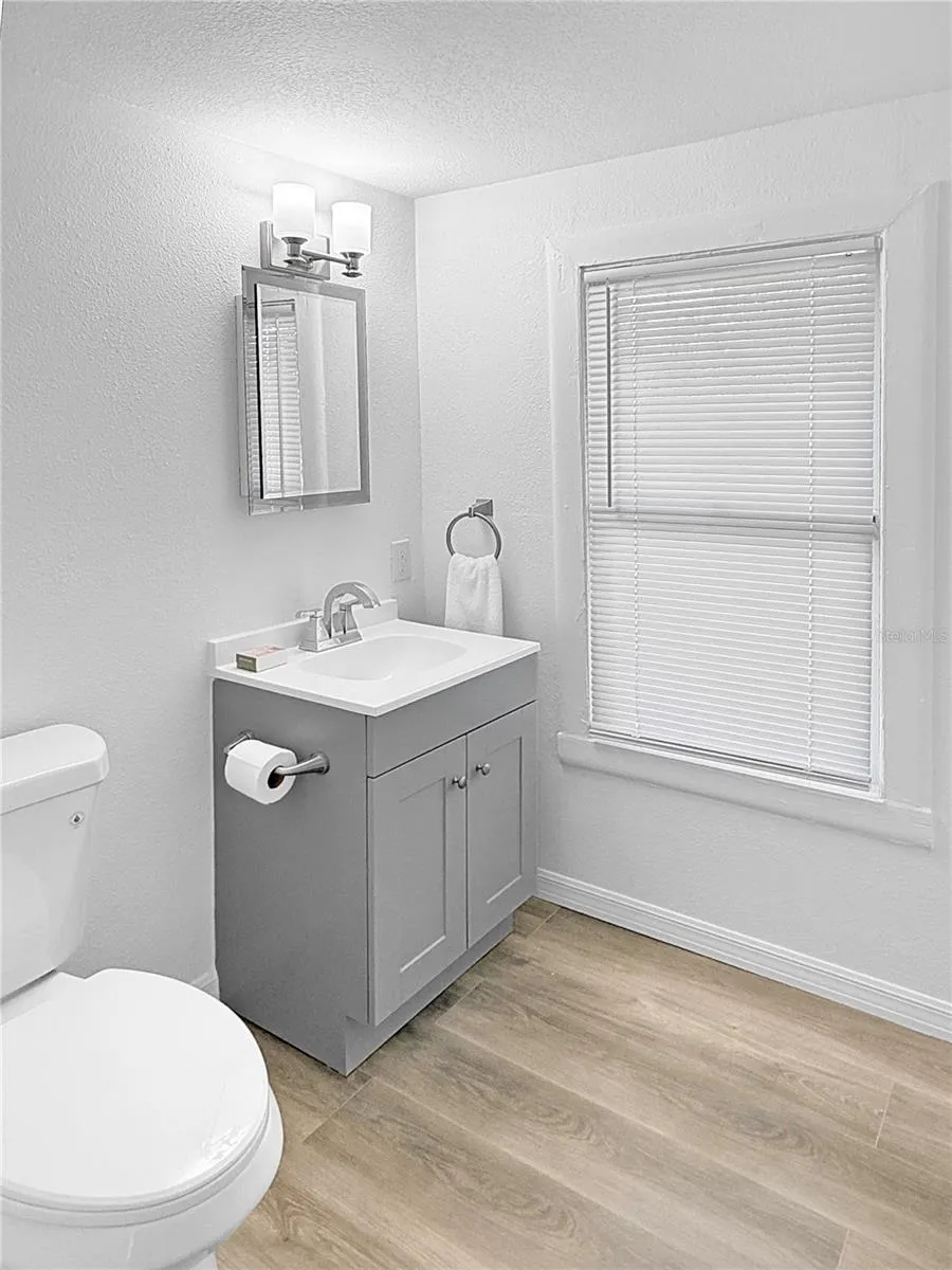 Back Unit - Bathroom