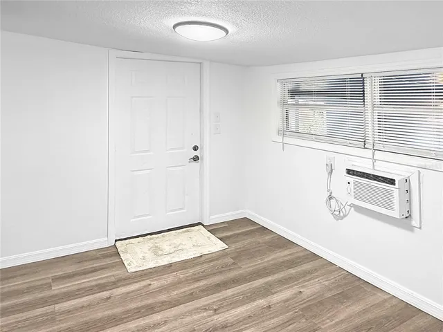 Back Unit - Living Room