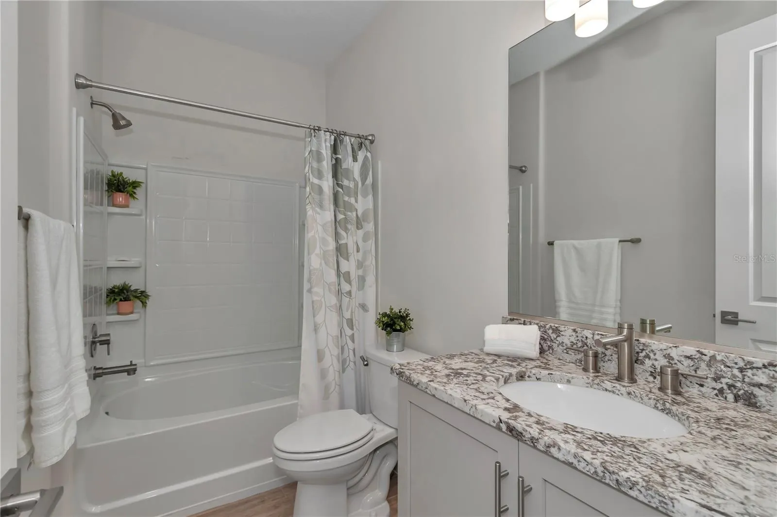 Full bath located between bedroom 2 &amp; bedroom 3