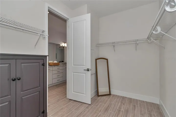 Walk in closet