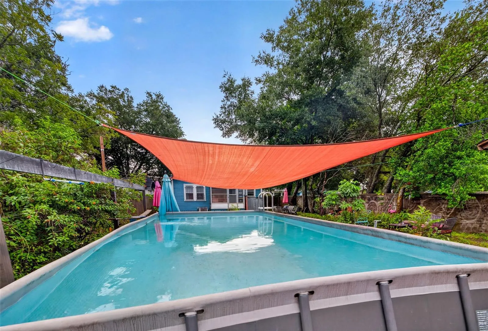 Above ground pool