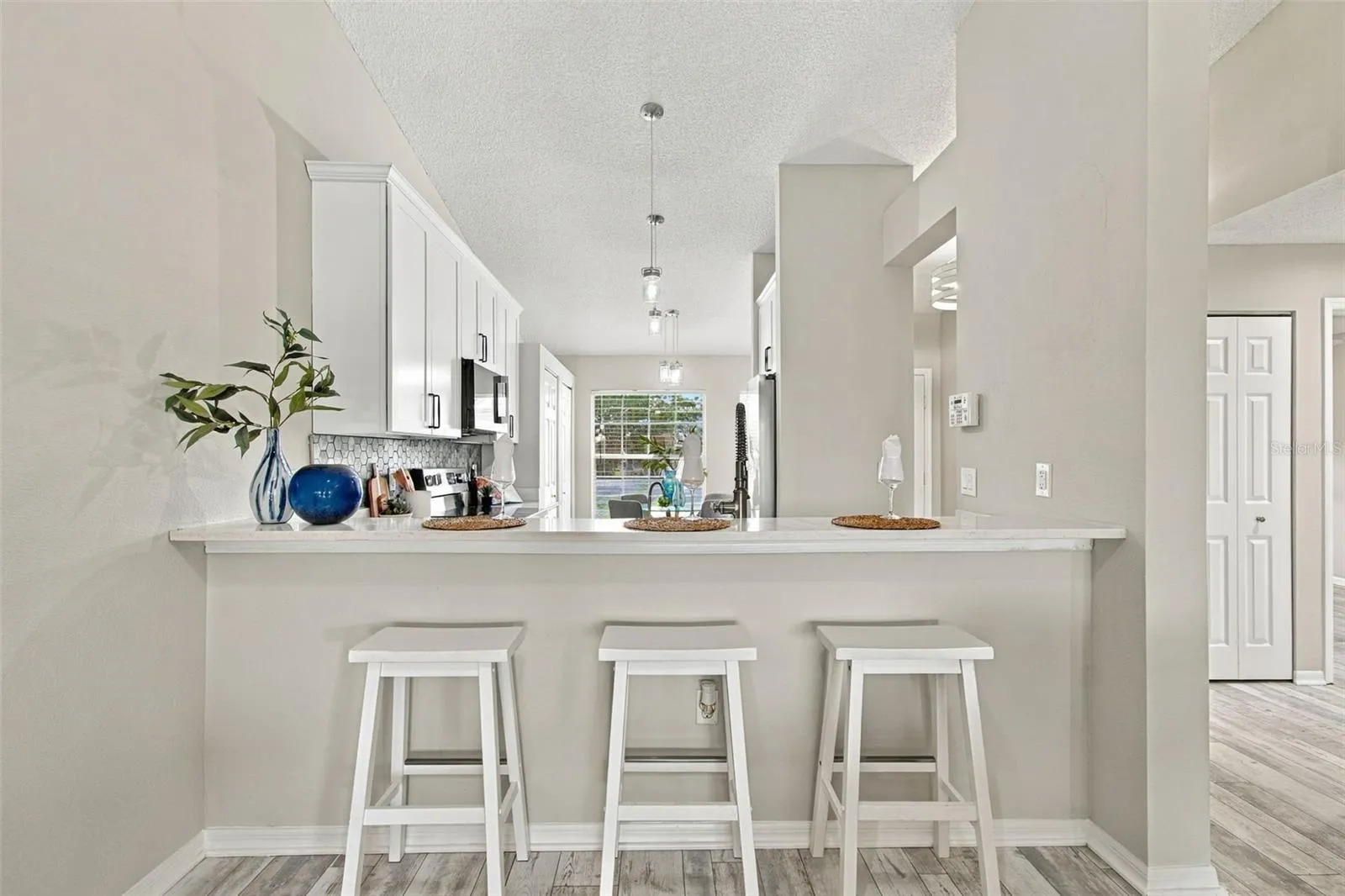 LOADS OF NATURAL LIGHT