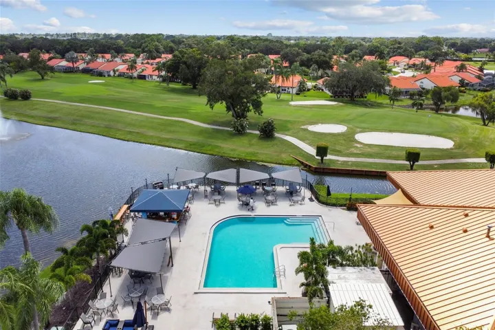 Community Pool with Tiki Bar