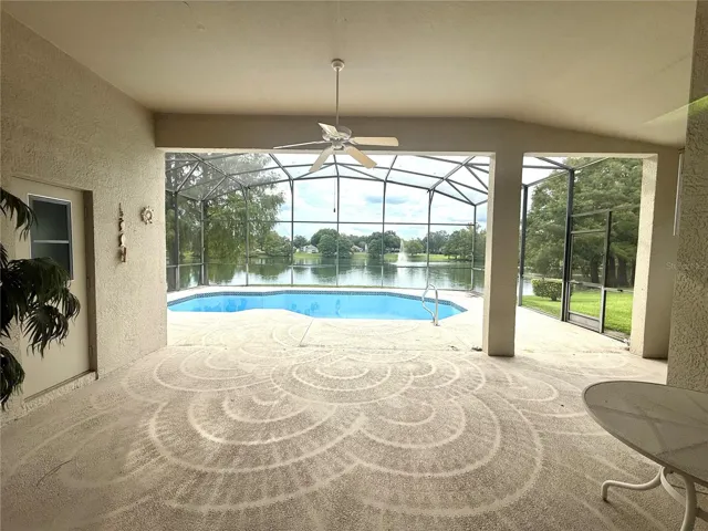 Back lenay/ pool