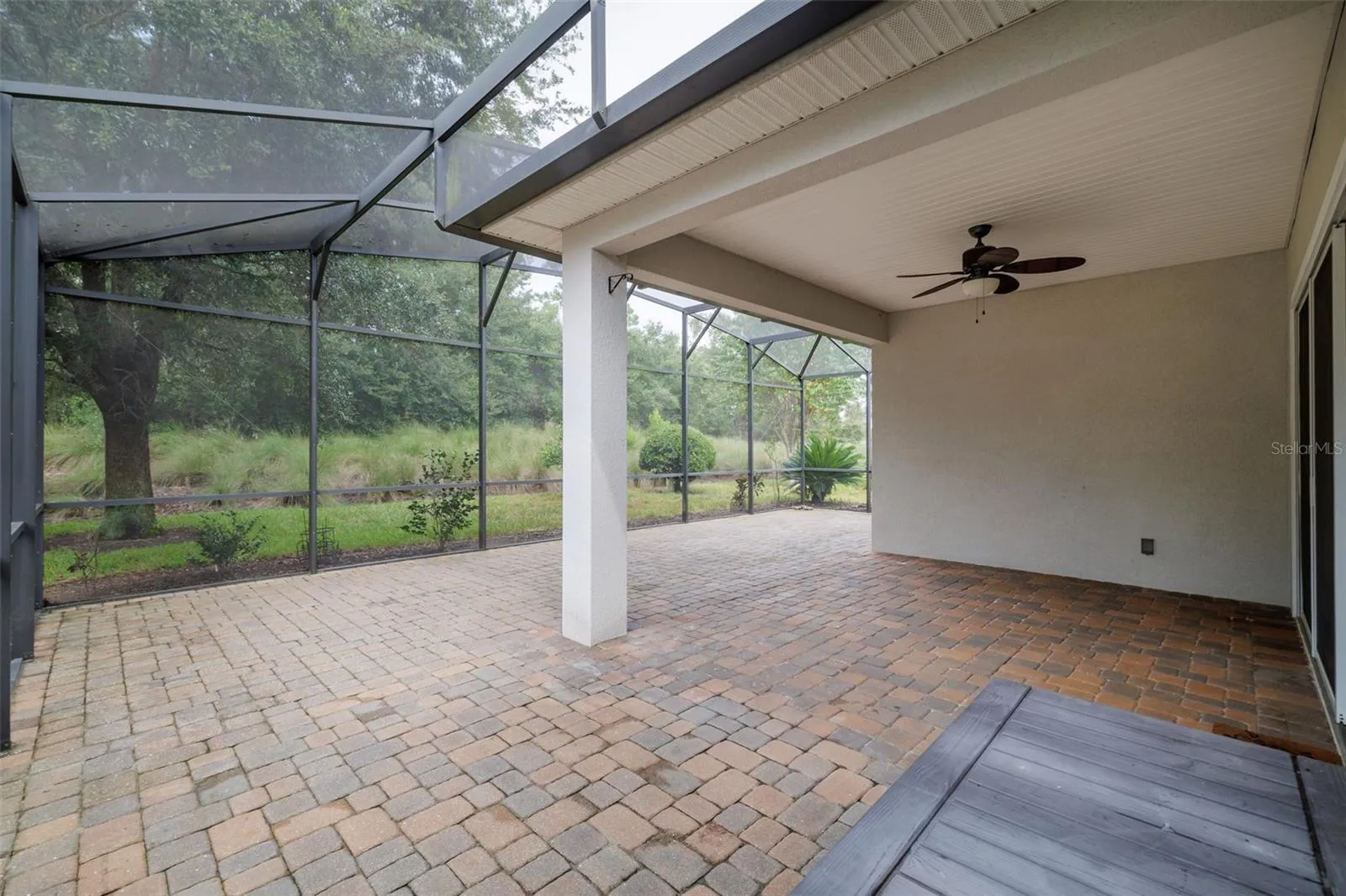 Huge screened Lanai