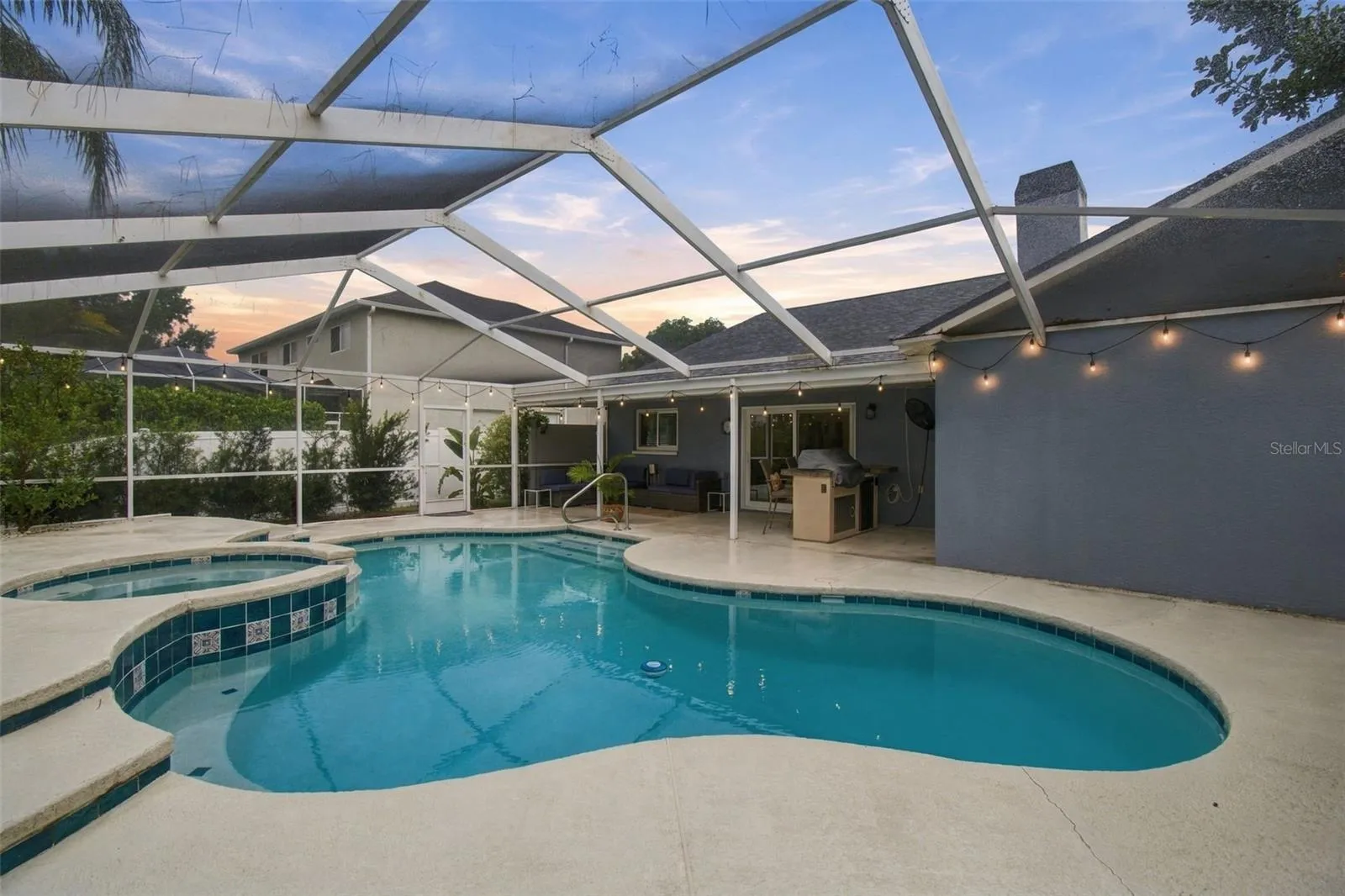 Heated pool &amp; spa