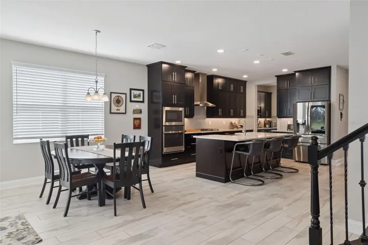 Kitchen &amp; Breakfast Nook