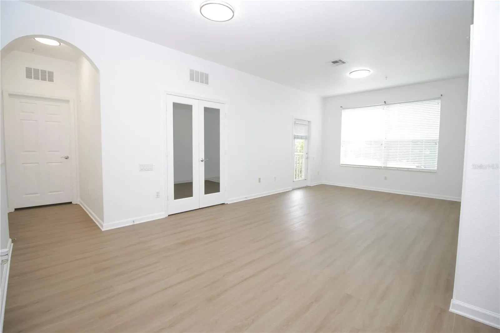 02. Living &amp; Dinning Room