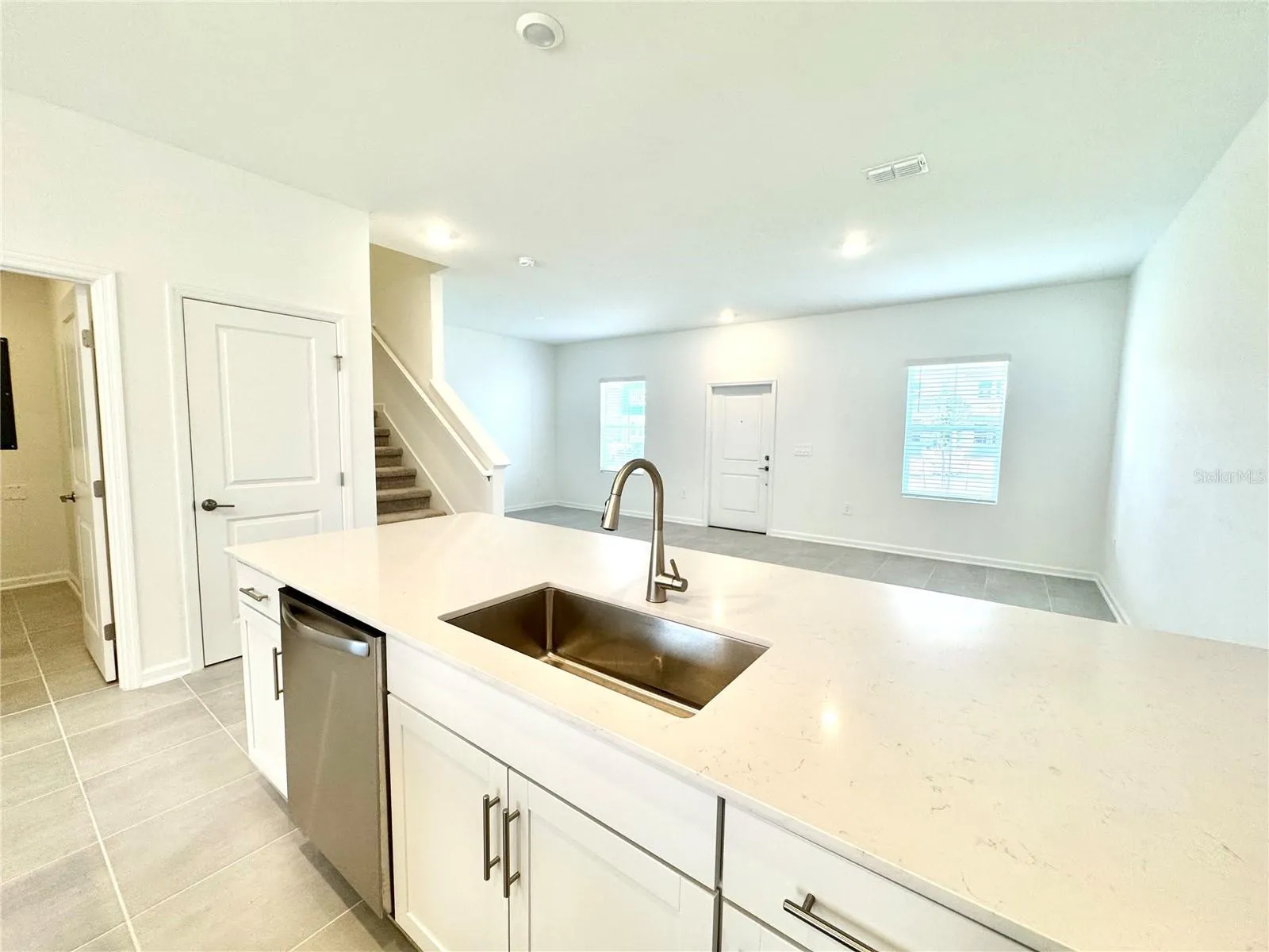 Kitchen &amp; Breakfast Bar