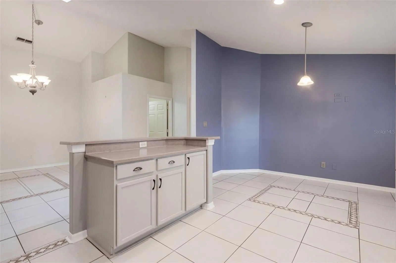 Kitchen &amp; Breakfast Nook