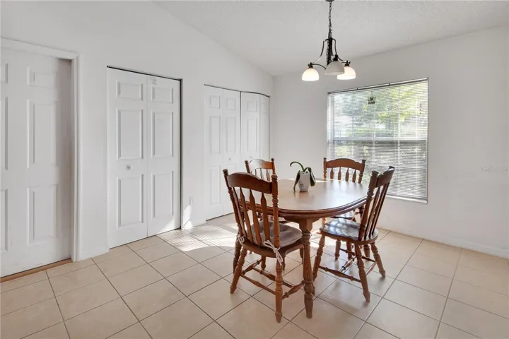 Oversized Eat-in Kitchen.Pantry & Laundry area
