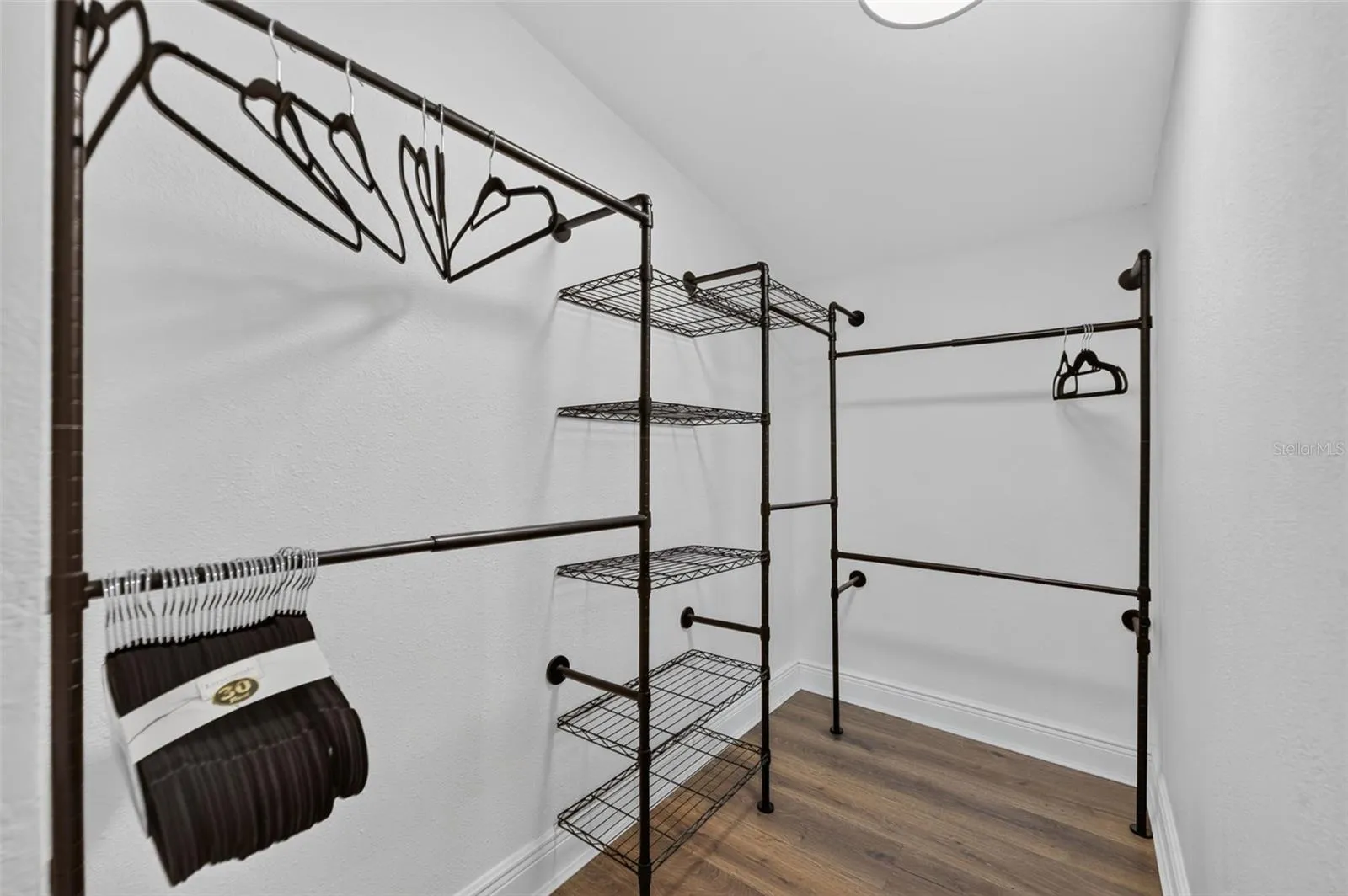 Walk In Closet bedroom