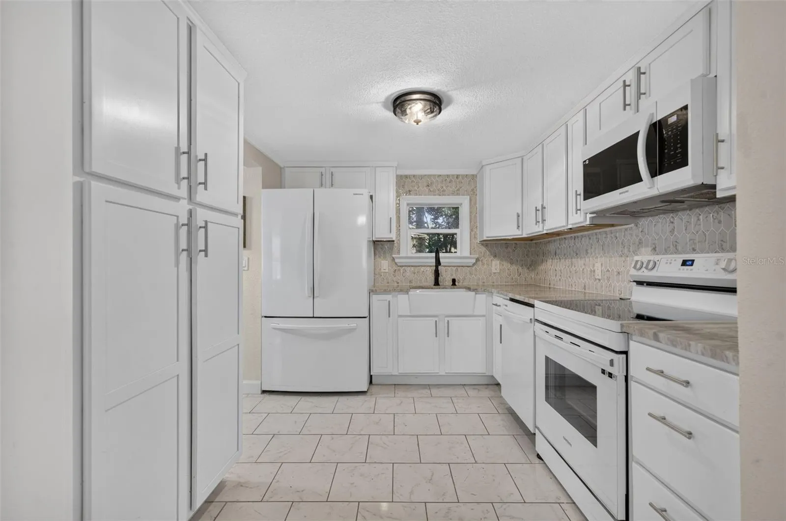 Graniite counters and Picket style backsplash