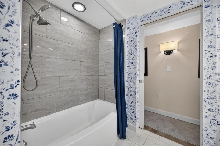 Full Bath, 1st Floor