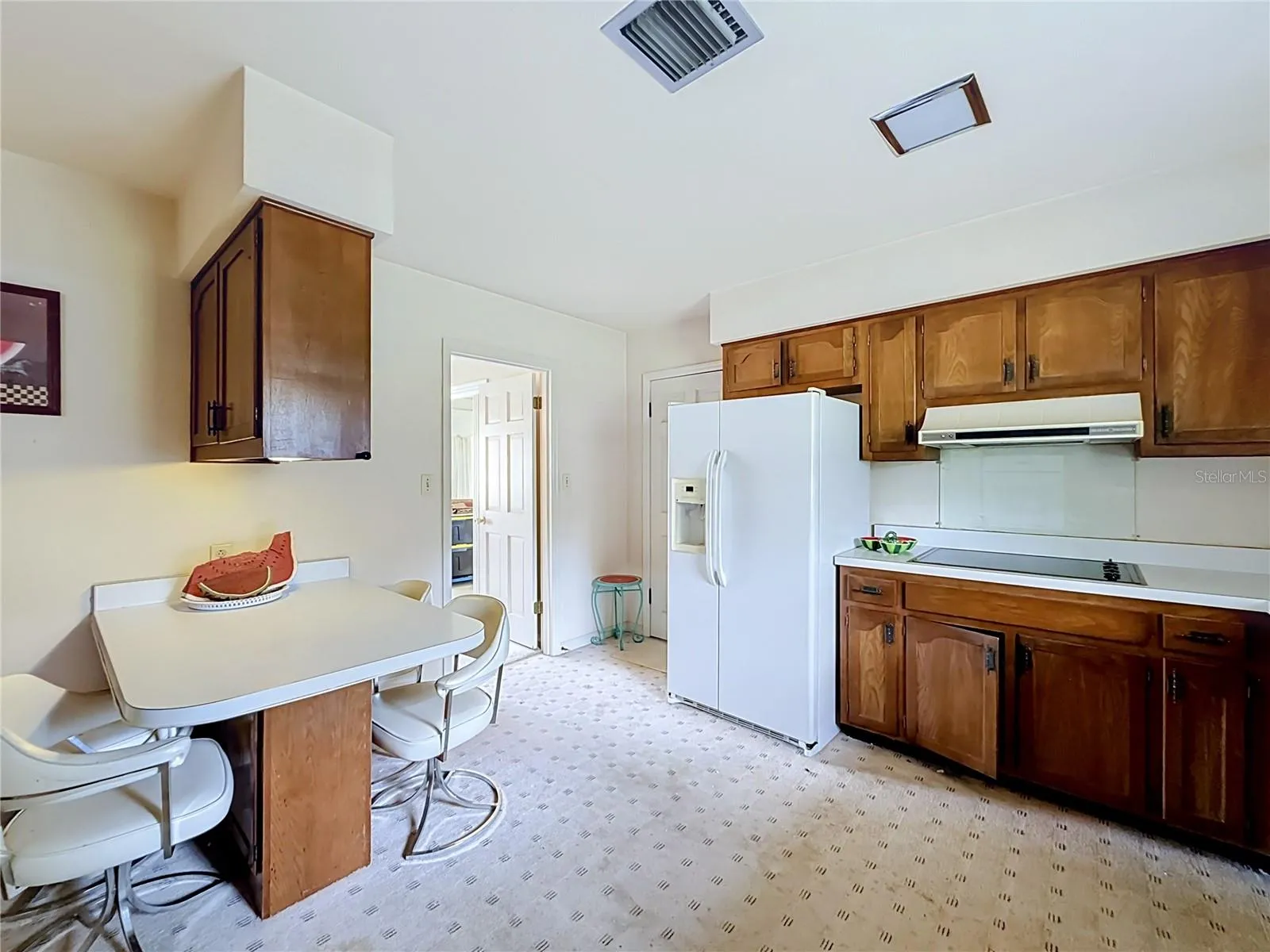 Eat-In Kitchen