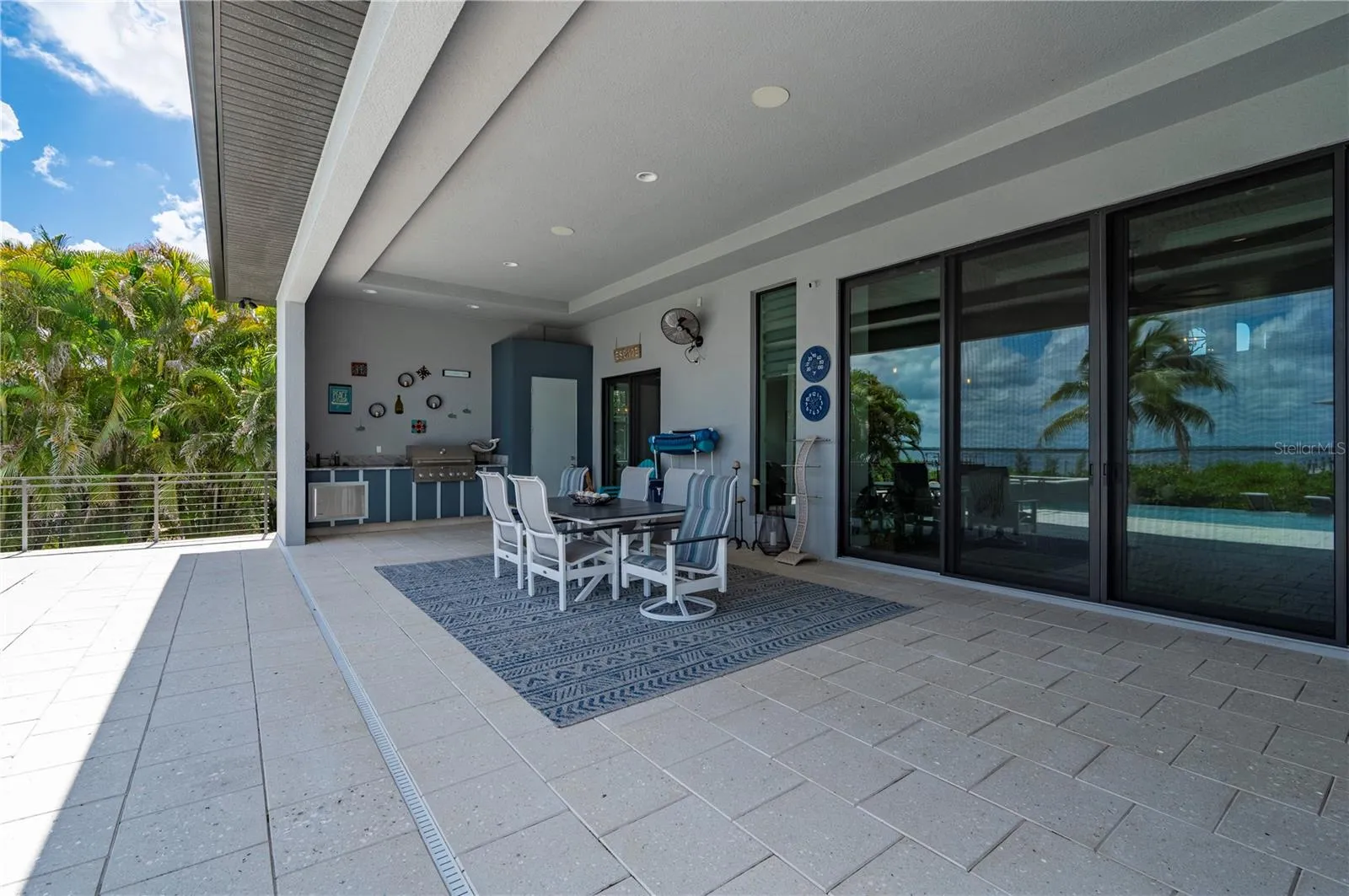 35ft covered Lanai with outdoor kitchen