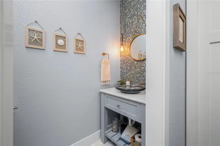 1/2 Bath