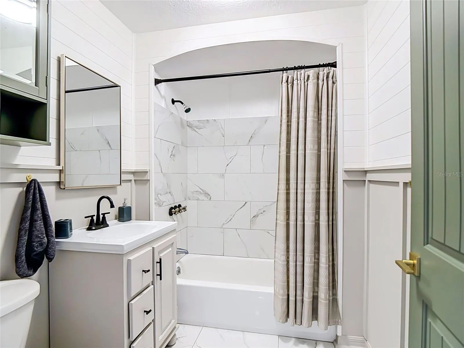 Guest full bath