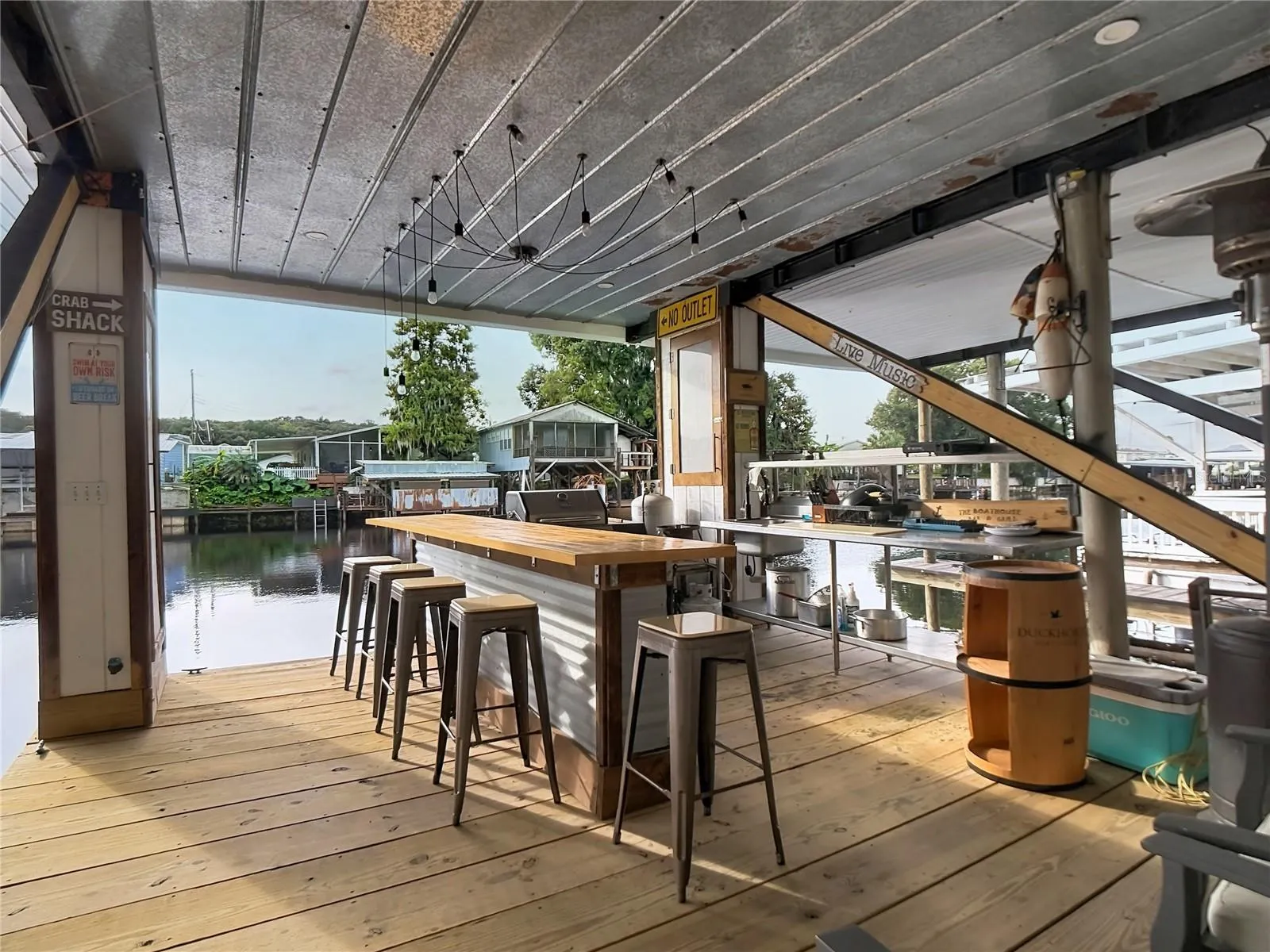 Outdoor/kitchen &amp; entertaining area