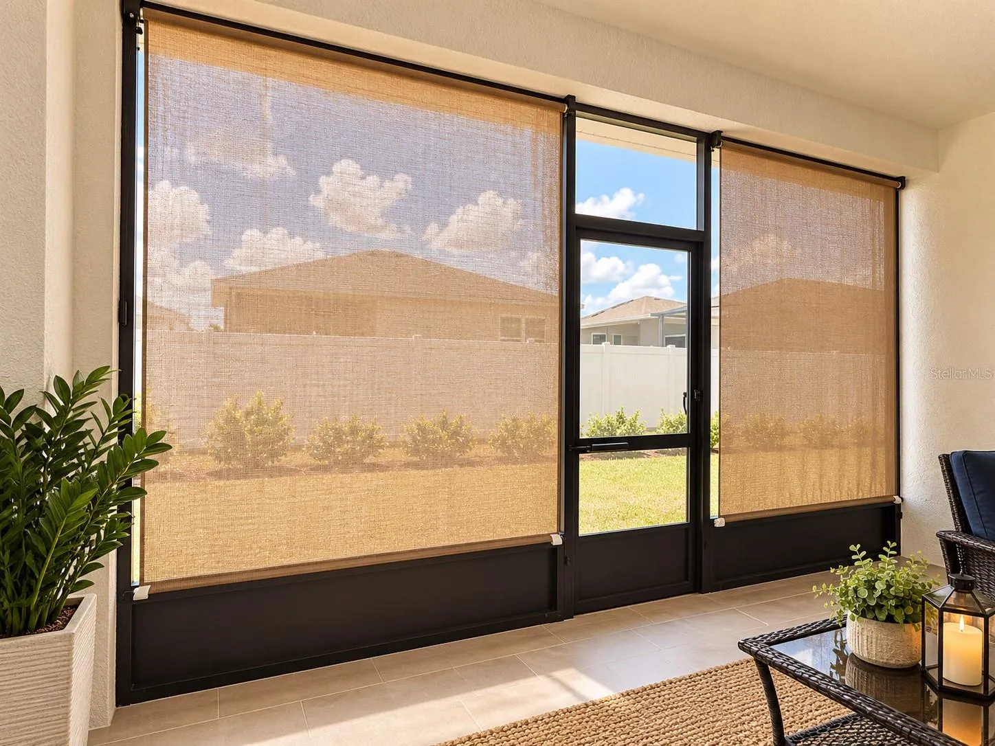 Lanai - Roll-up shades