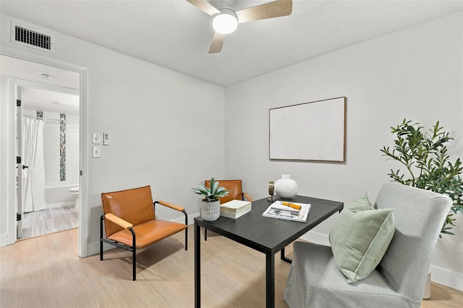 Guest bedroom #4/Office flex space