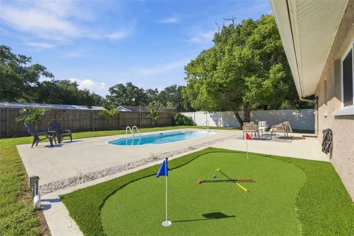 Private Putting Green, Pool and fenced yard