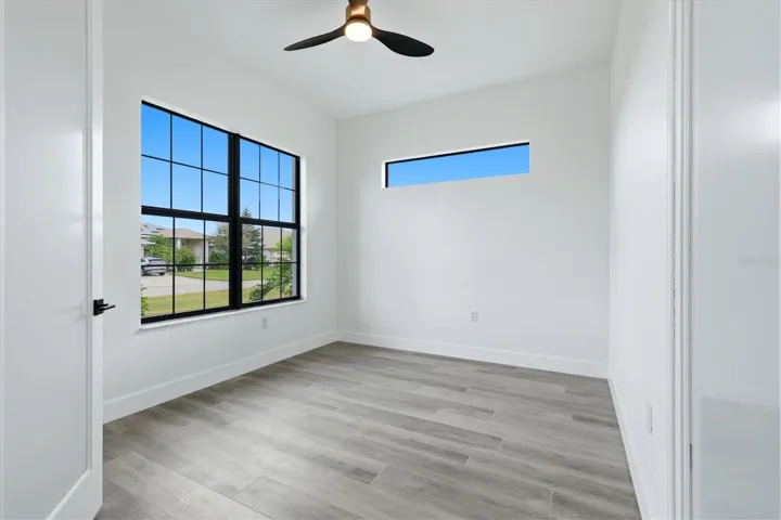 Nice office/extra room