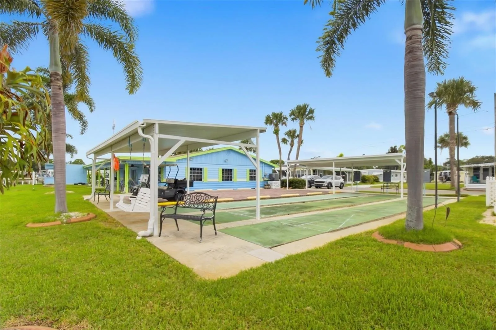 Shuffleboard court