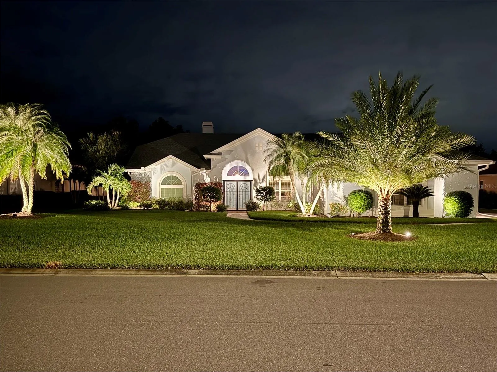 Custom landscape lighting