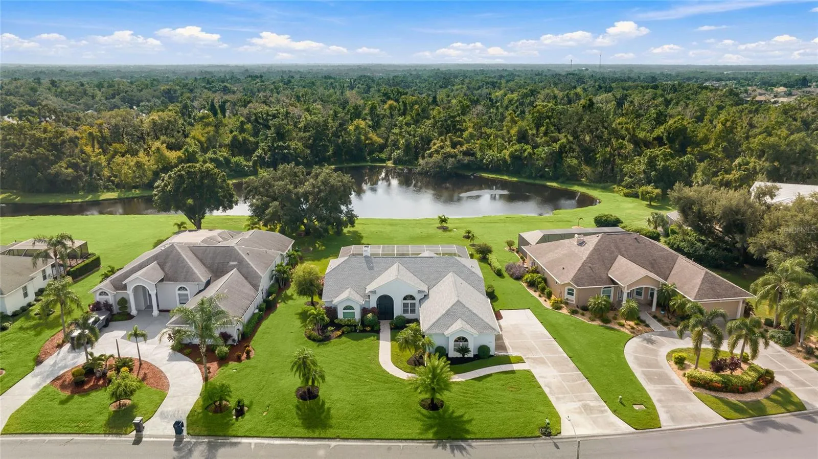 Gorgeous homes and surroundings!