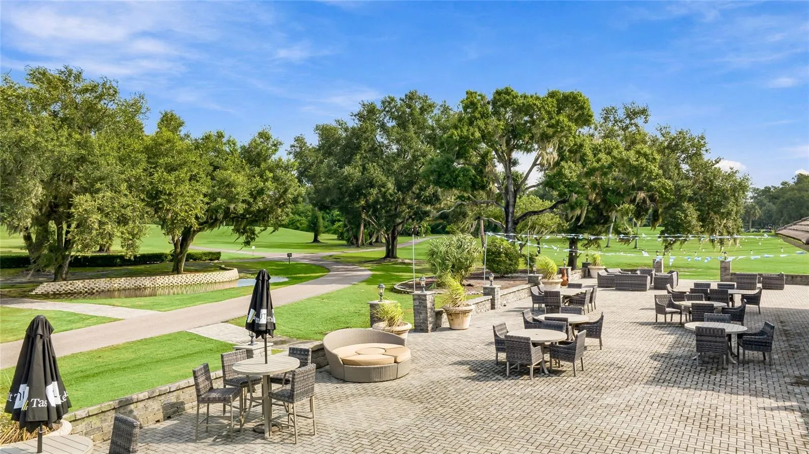 Patio seating for dining al fresco!