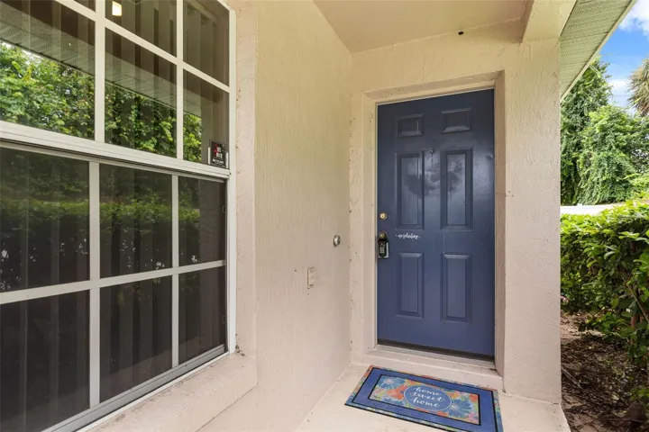 Welocme! Covered porch at front door