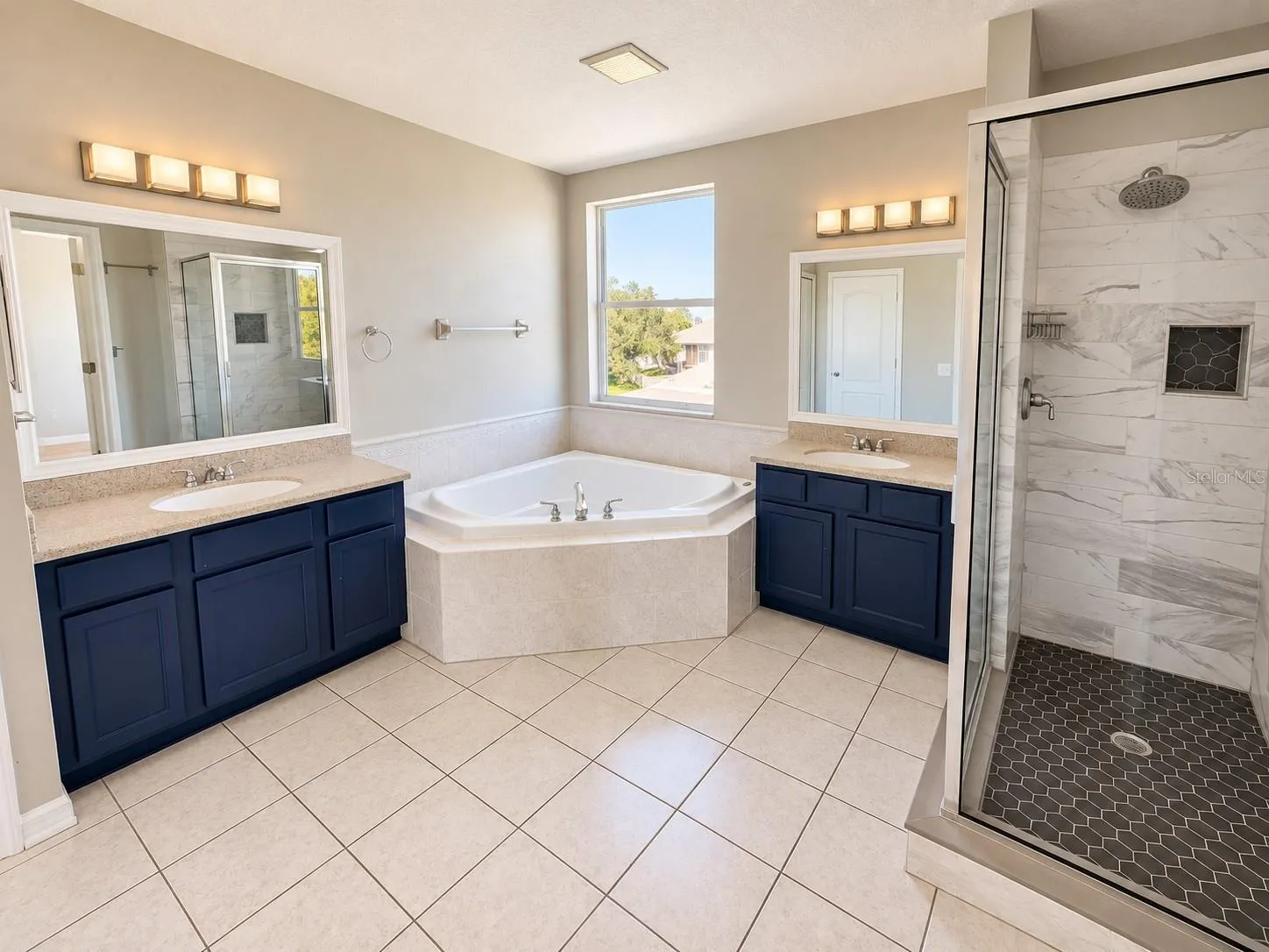 Primary en-Suite Bathrrom