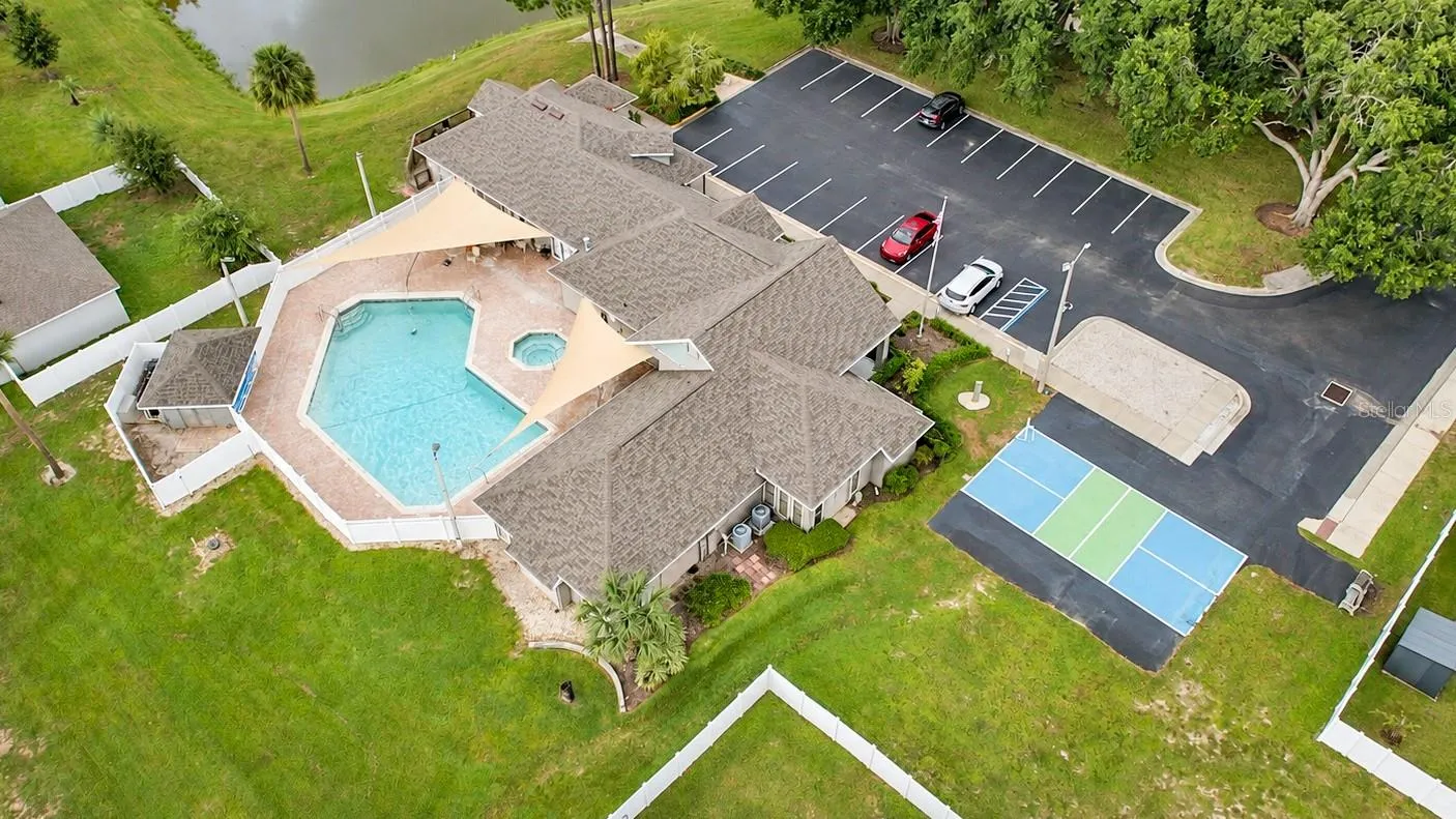clubhouse-pool