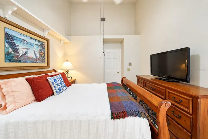 guest-bedroom-reverse