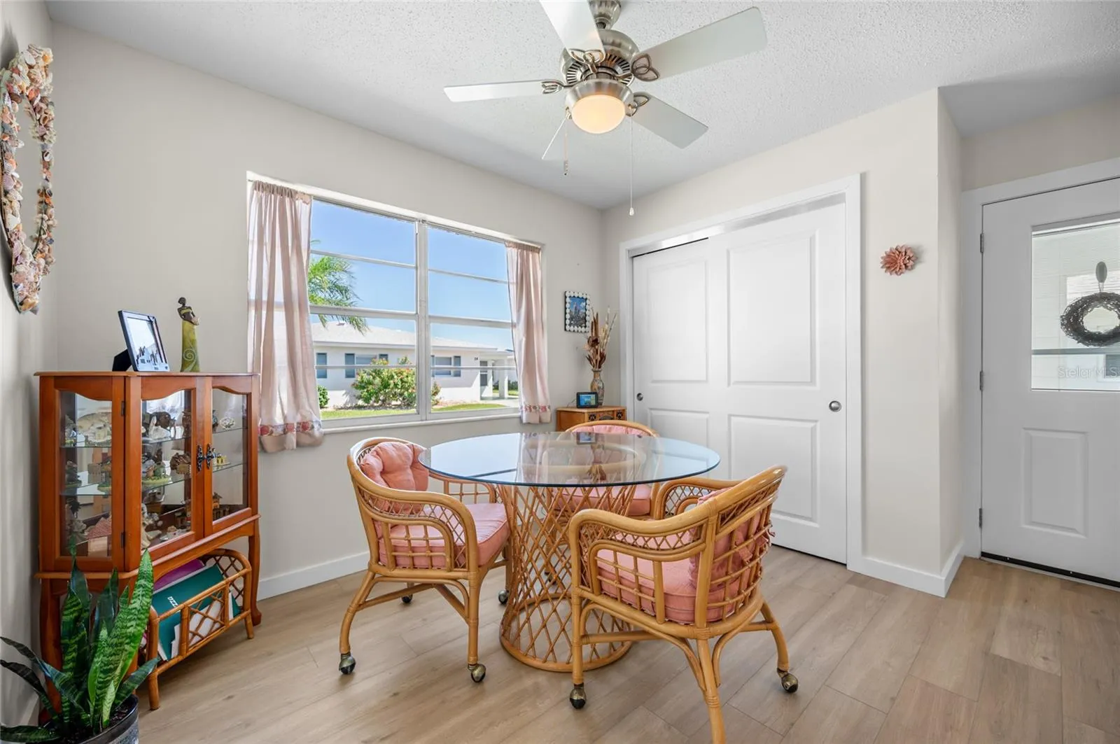 Dining room with Water View