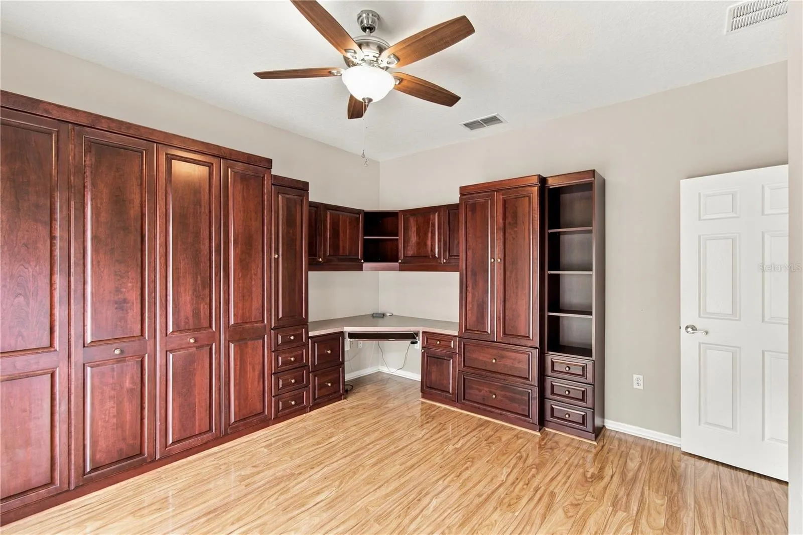 Second Bedroom w/ Murphy Bed Desk