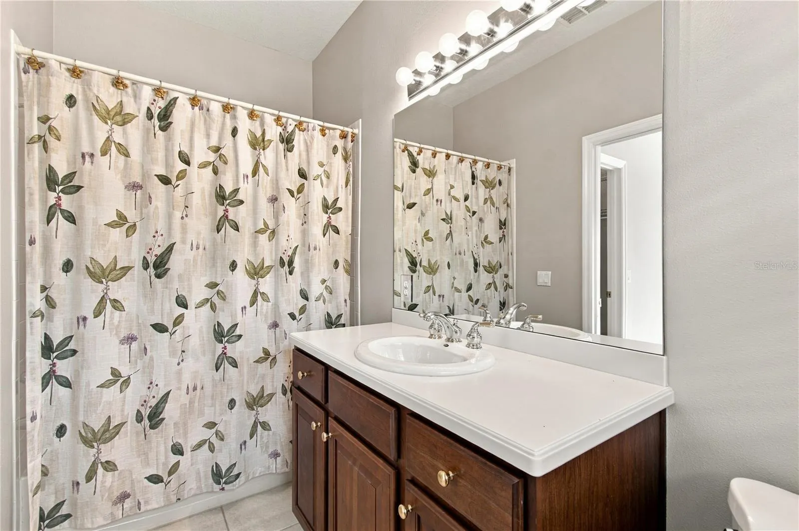 Casita Full Bath