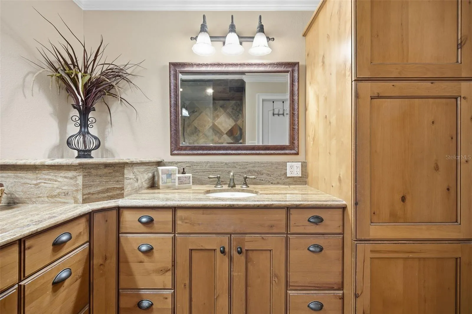 Double vanities and ample storage