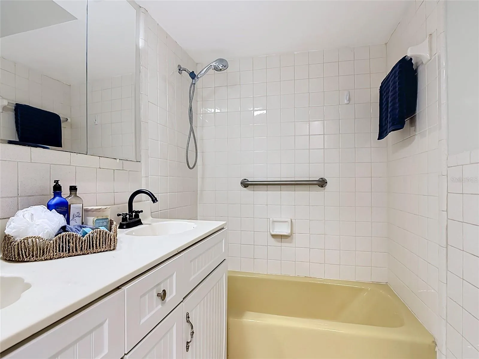 Hall bathroom.