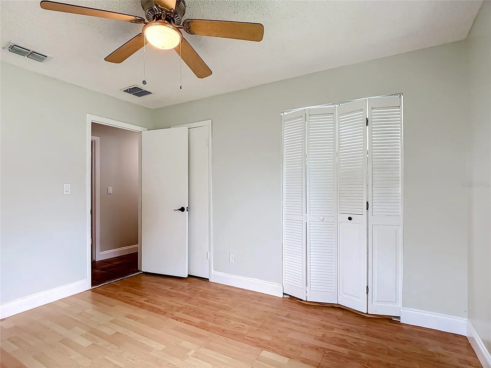 2nd bedroom.