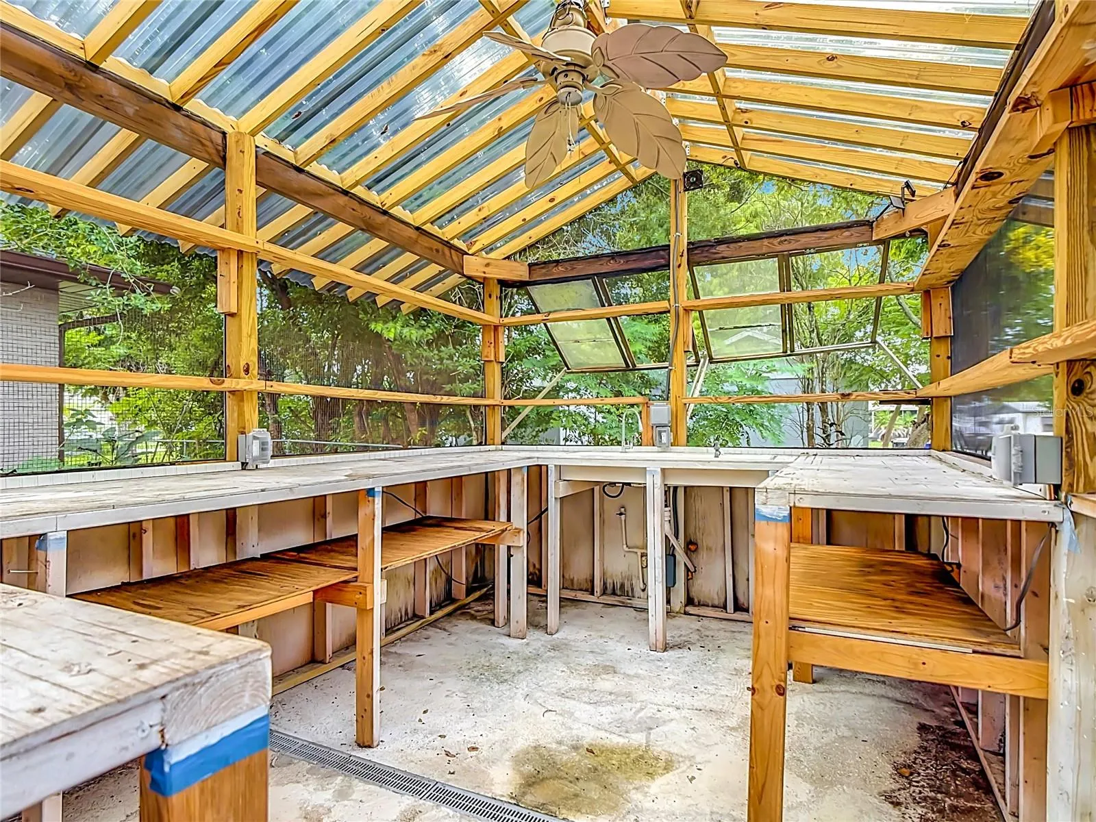 Large greenhouse with water and electric.