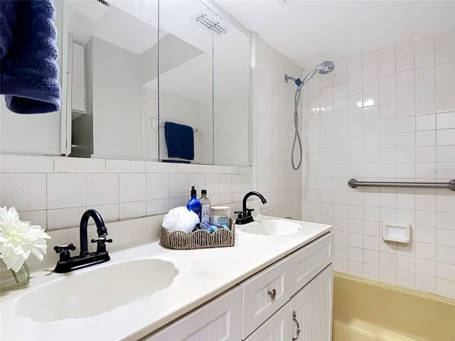 Hall bathroom.