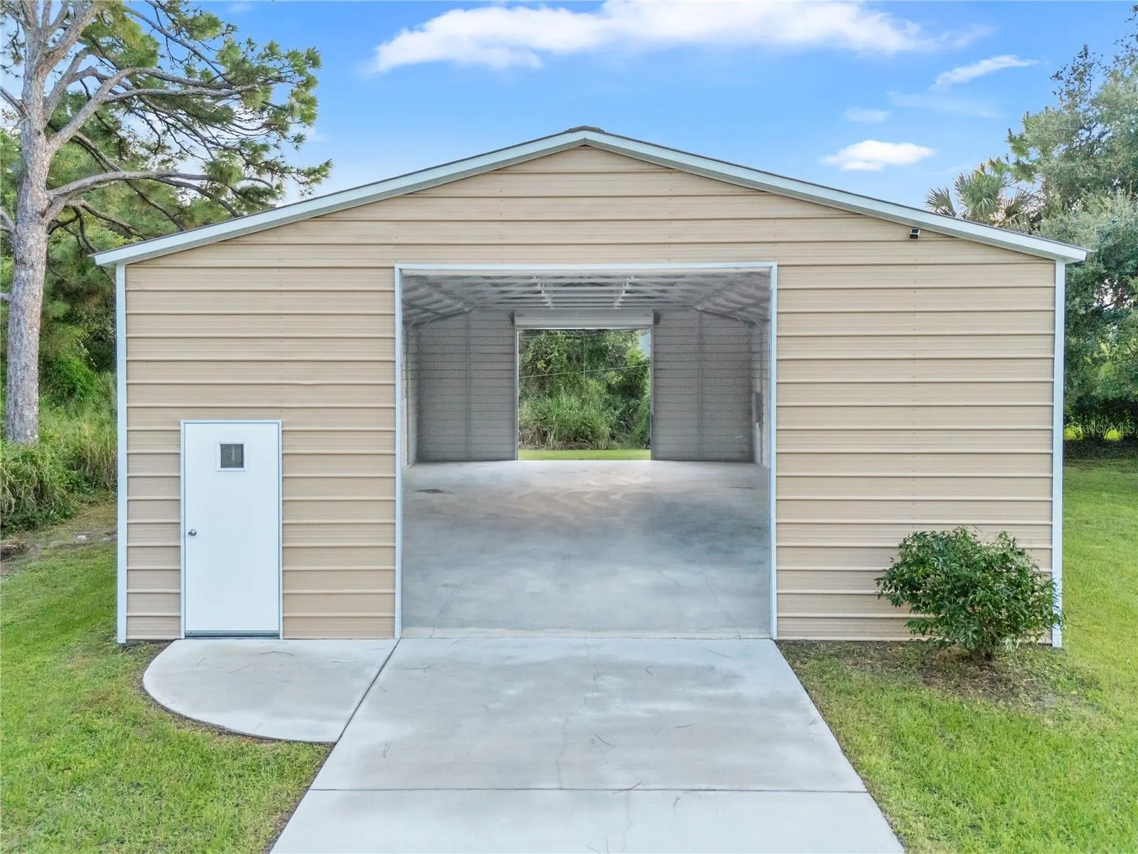 Detached garage