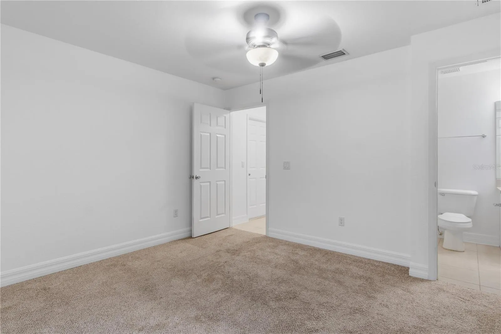 Guest bedroom #1